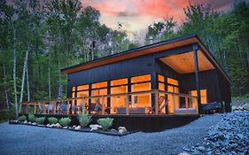 Kallm Mont-Tremblant Luxury Chalet With Sauna, Hot Tub, Private Beach & Pond On 8Acre Estate
